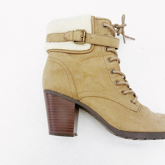 Unisa Zippered Heel Boot Faux Fur Trim Wheat SZ8 - Picture 6 of 7